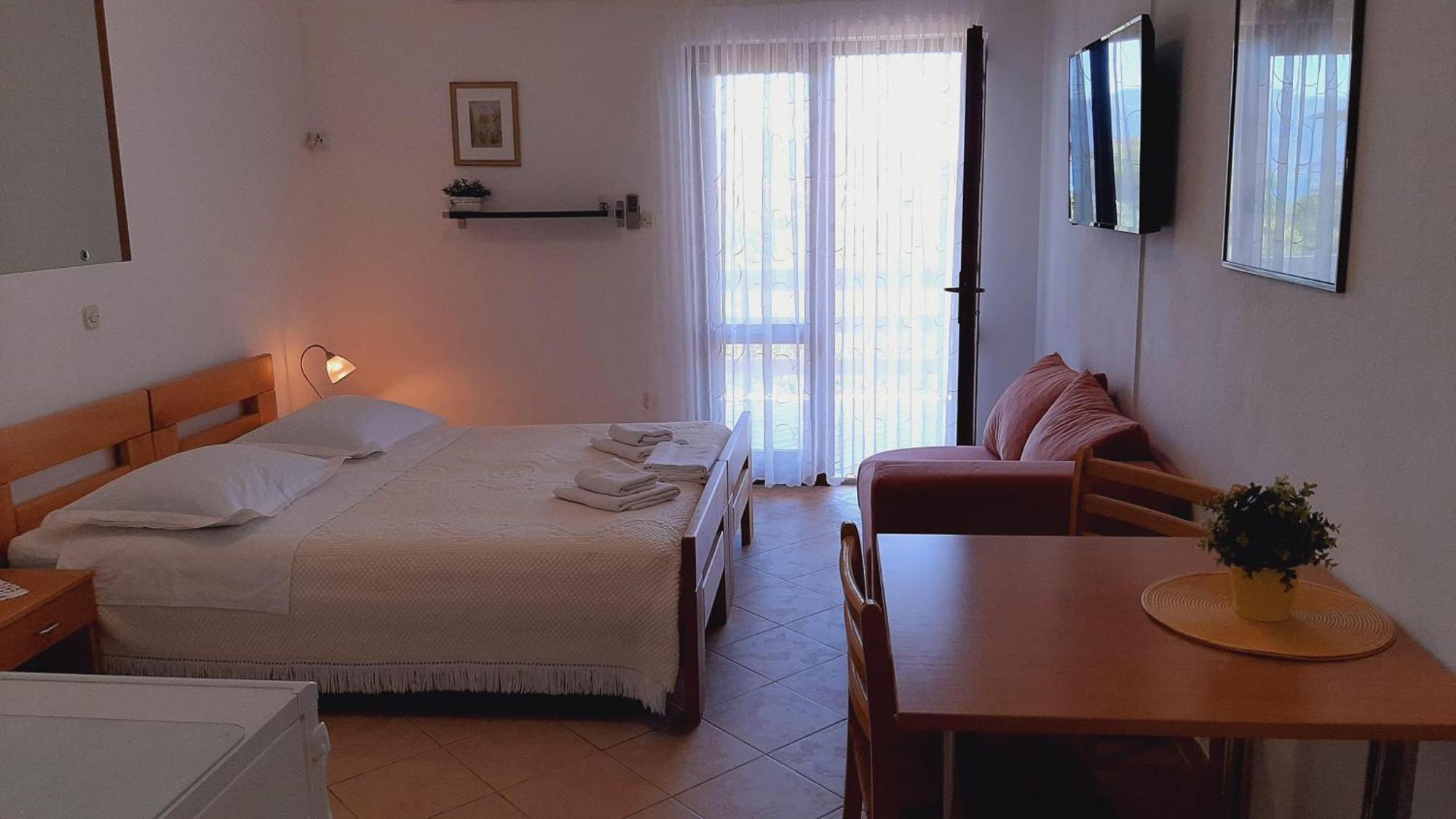 Apartments Ida Sućuraj エクステリア 写真