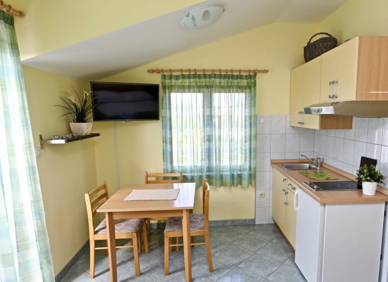 Apartments Ida Sućuraj エクステリア 写真