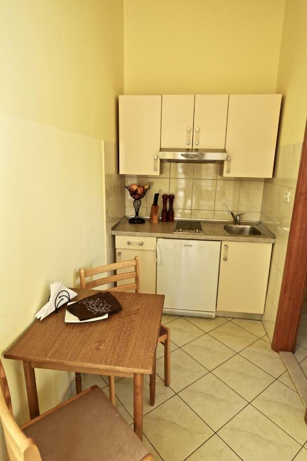 Apartments Ida Sućuraj エクステリア 写真