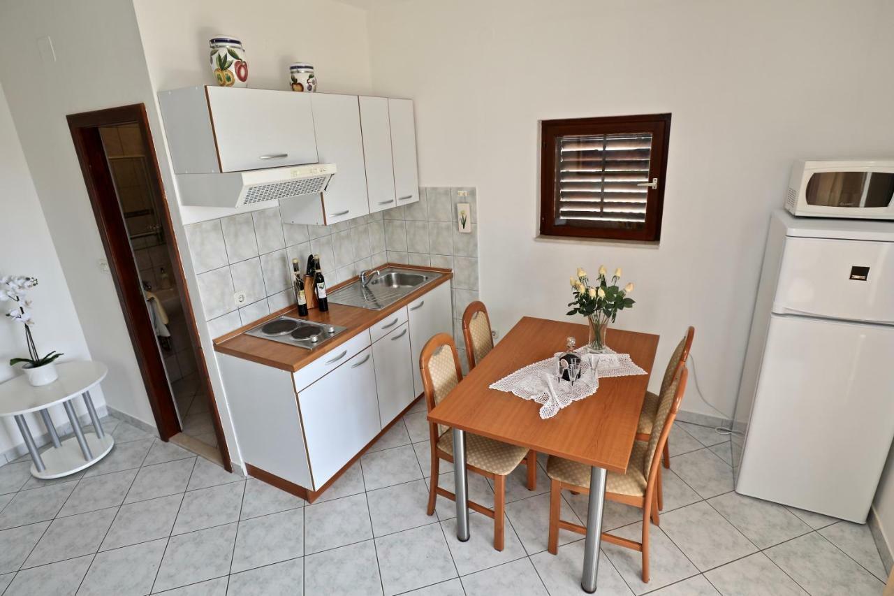 Apartments Ida Sućuraj エクステリア 写真